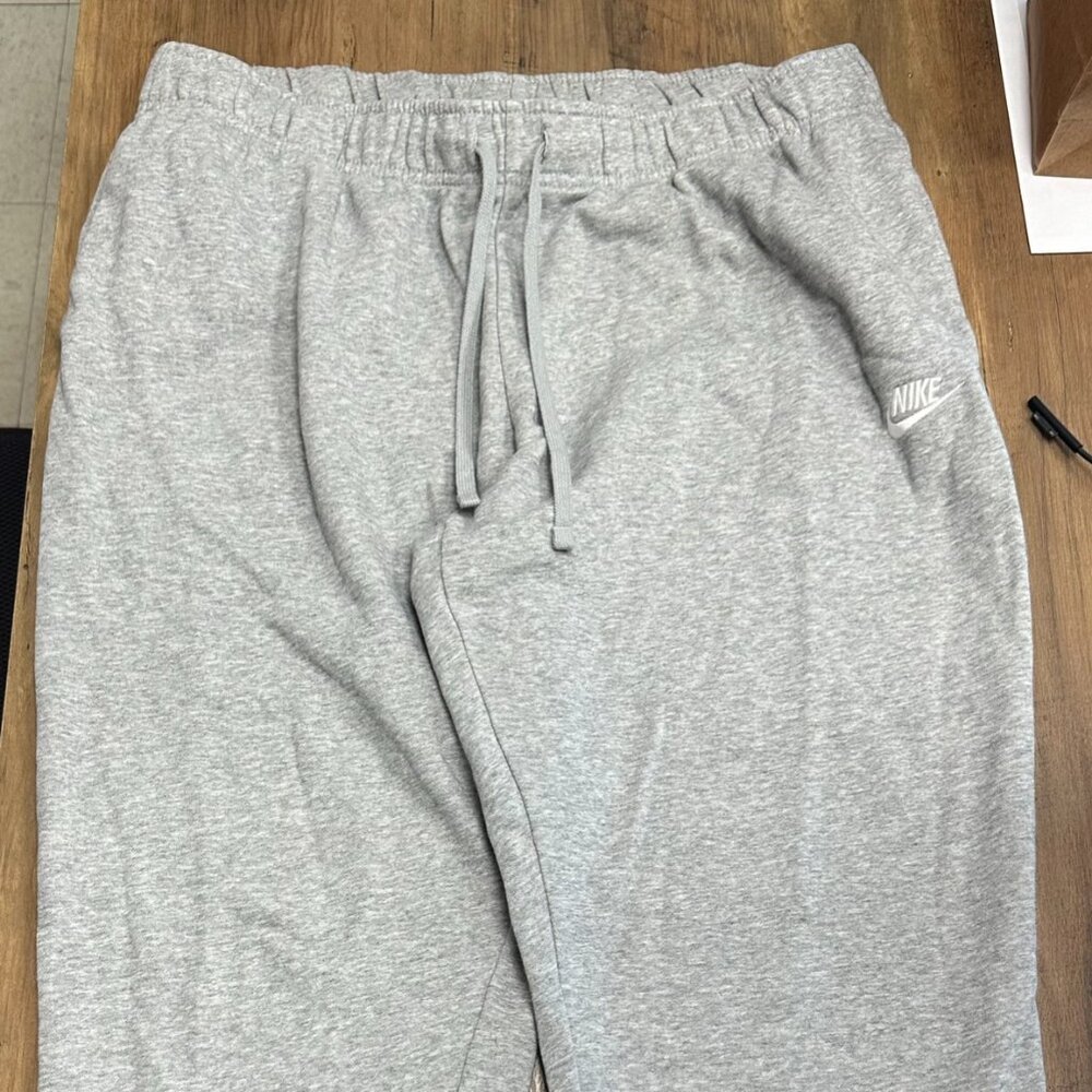 Nike Sweatpant / Jogger Size XL in Gray